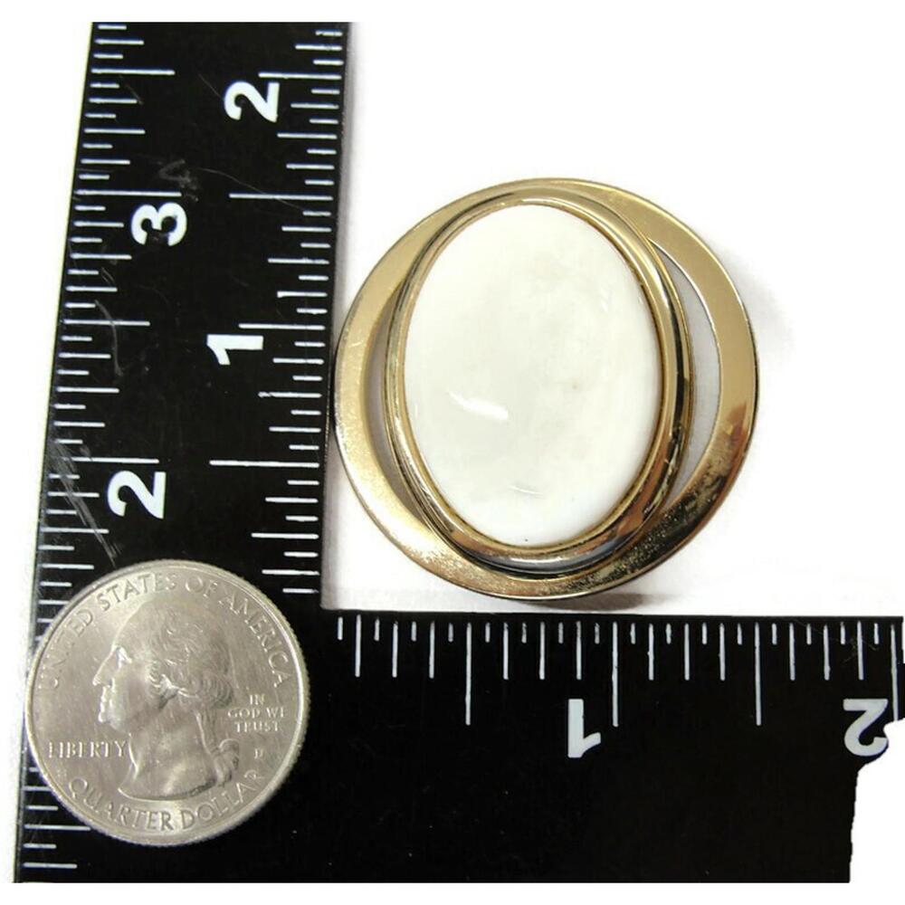 Vintage Avon Brooch Costume Jewelry White Glass Oval Center on Gold Tone - Picture 9 of 12